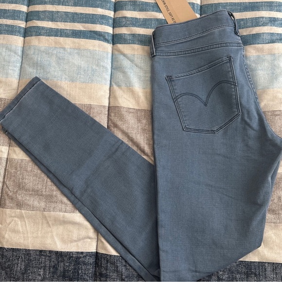NEW! Levi super skinny women jeans! - Picture 2 of 3